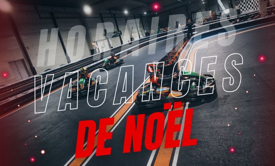 Course de karts sur la piste ; superposition du texte - VACANCES DE NOËL » en rouge et blanc.