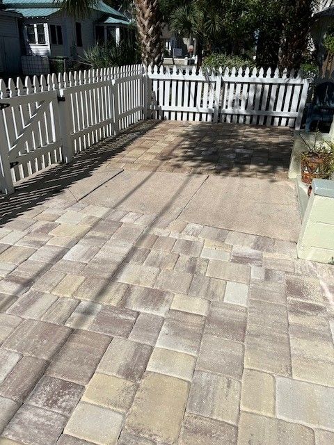 Before Cleaning the Yard - Palm Coast, FL - Stressless Pressure Washing and Paver Sealing