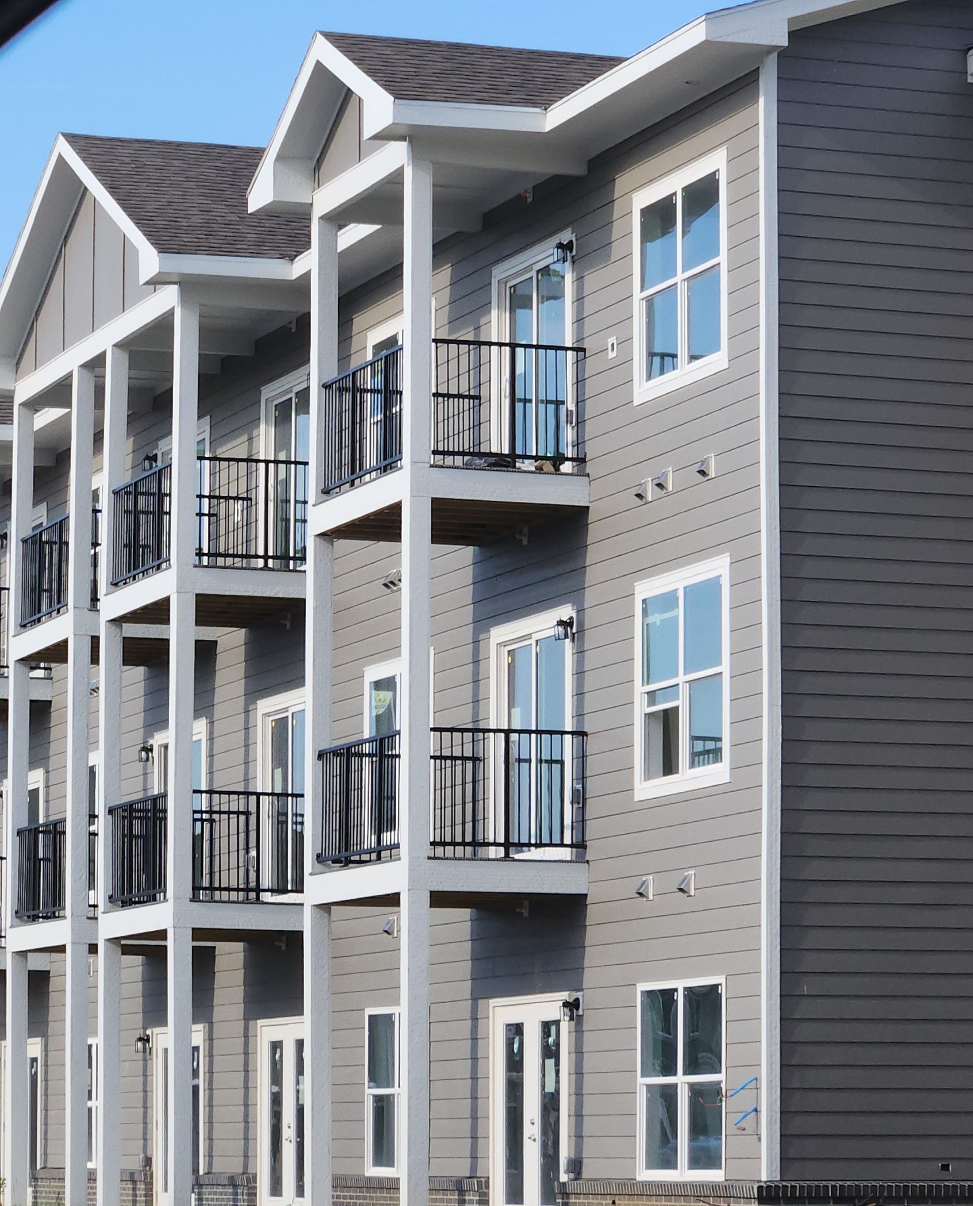 photo gallery displaying property images