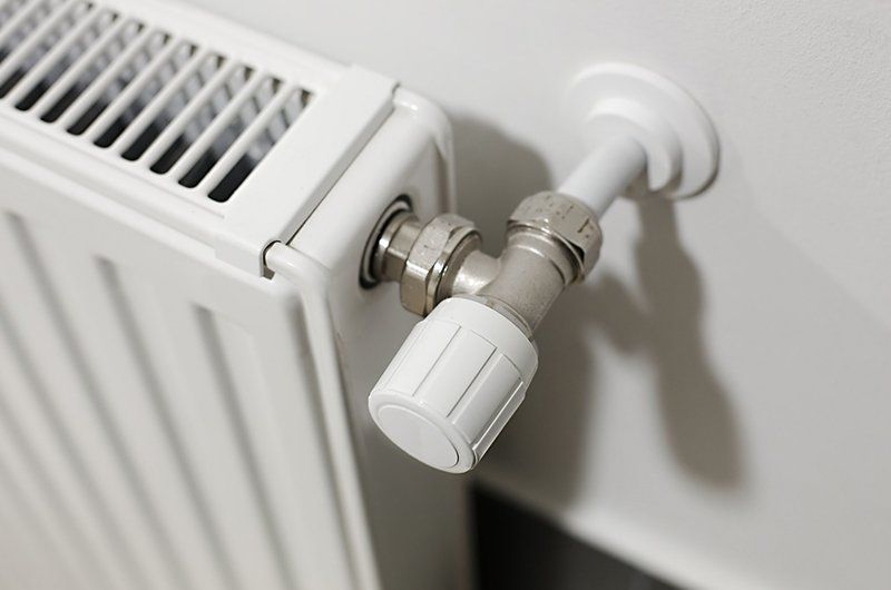 valvola termosifone bianco