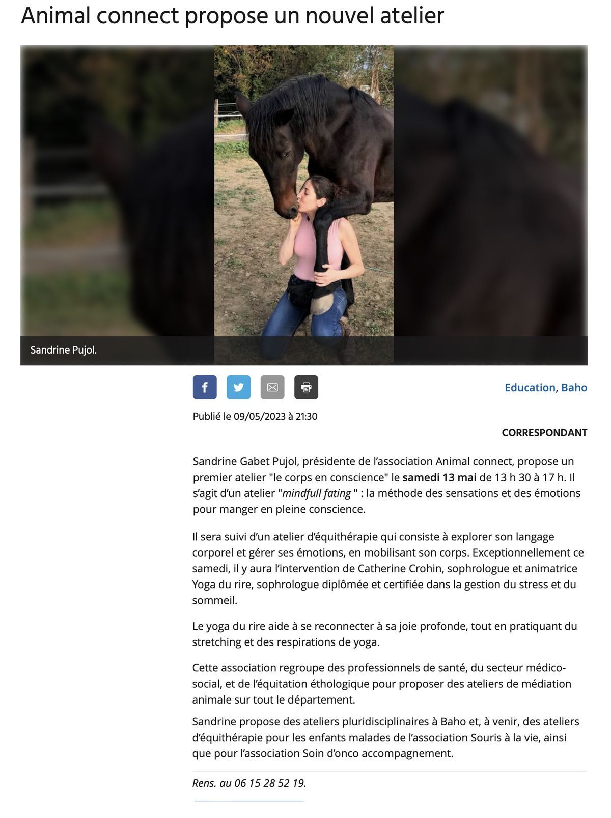 Une femme embrasse un cheval noir. Article sur un atelier animalier.