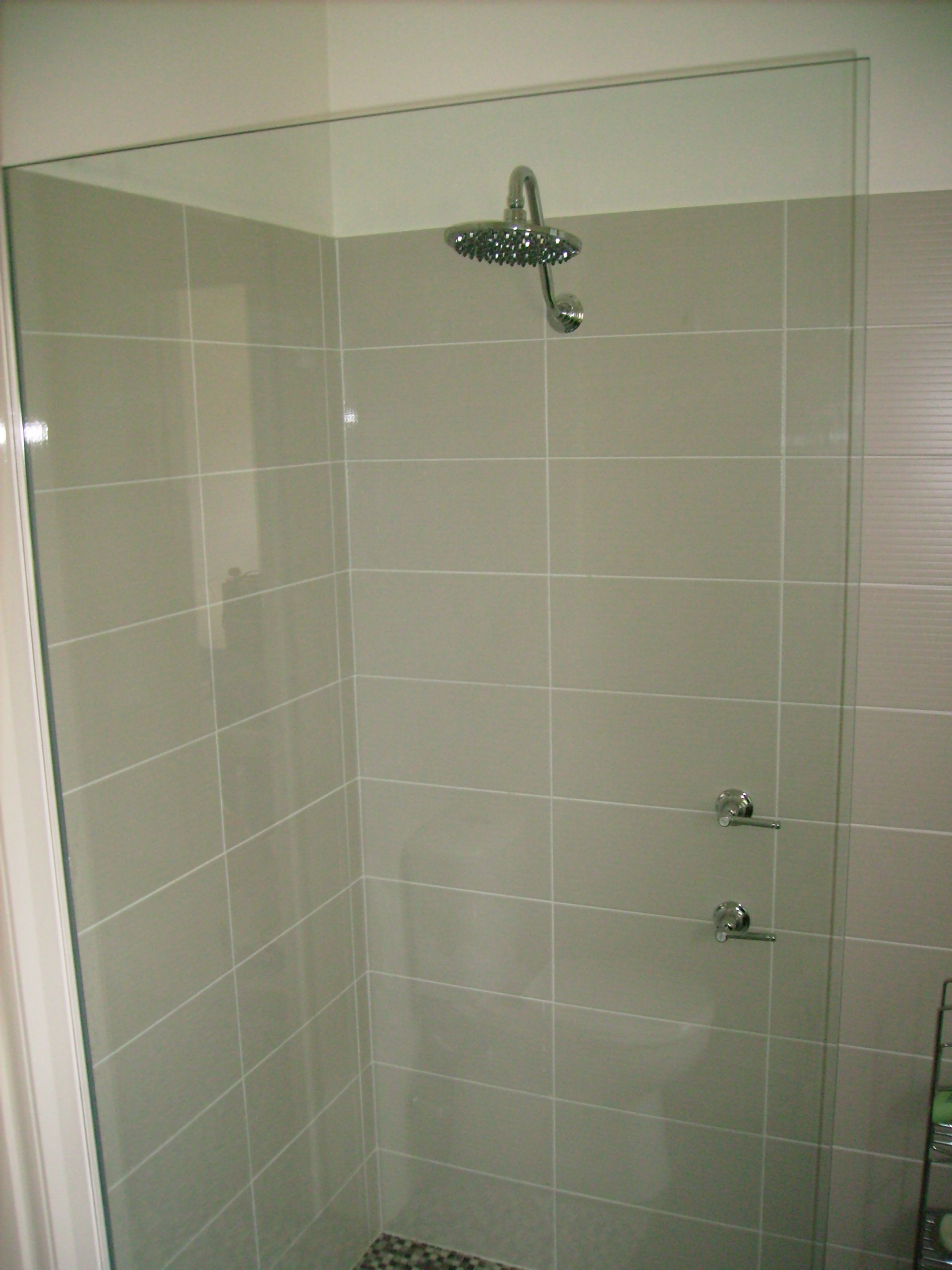 Fixed Shower Screen 11 — Patterson Glass Works in Kempsey, NSW