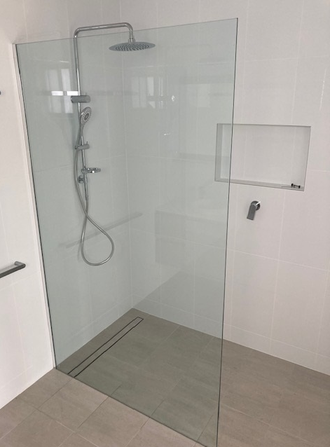 Fixed Shower Screen 8 — Patterson Glass Works in Kempsey, NSW