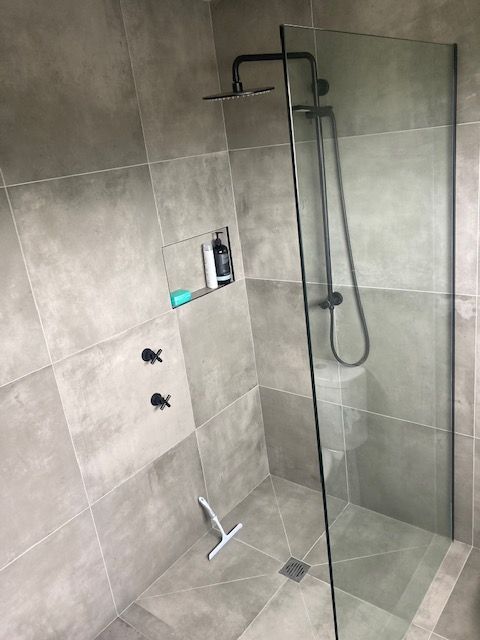 Fixed Shower Screen 9 — Patterson Glass Works in Kempsey, NSW