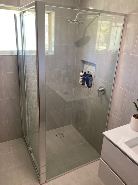 Semi Frameless Pivoting Shower Screen 14 — Patterson Glass Works in Kempsey, NSW