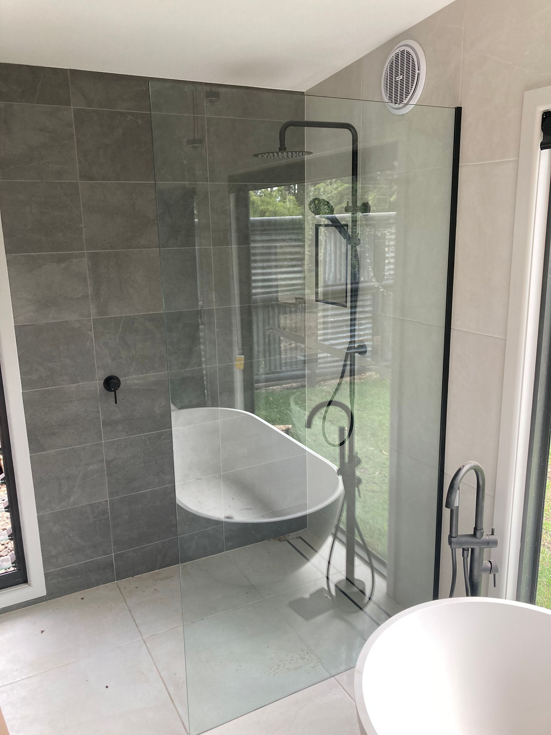 Fixed Shower Screen 5 — Patterson Glass Works in Kempsey, NSW