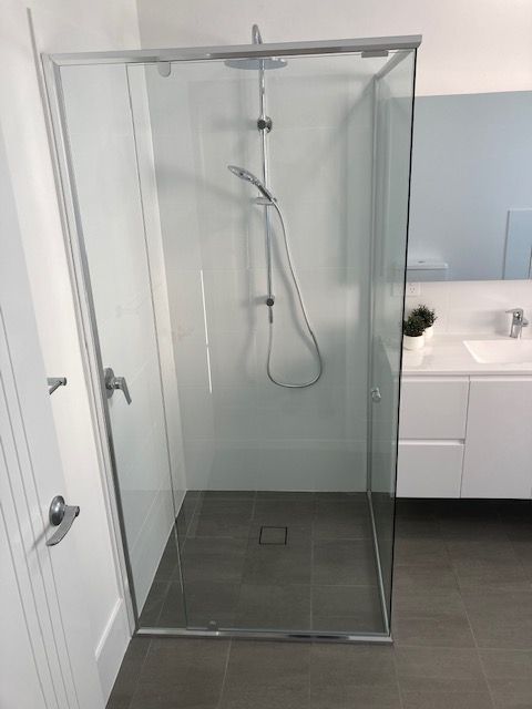 Semi Frameless Pivoting Shower Screen 11 — Patterson Glass Works in Kempsey, NSW