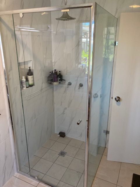 Semi Frameless Pivoting Shower Screen 12 — Patterson Glass Works in Kempsey, NSW