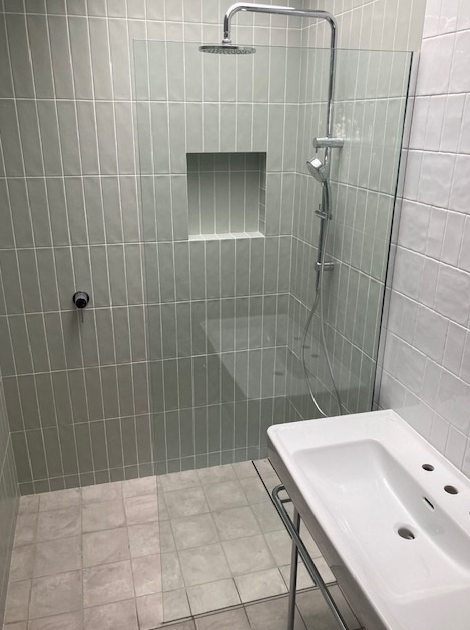 Fixed Shower Screen 1 — Patterson Glass Works in Kempsey, NSW