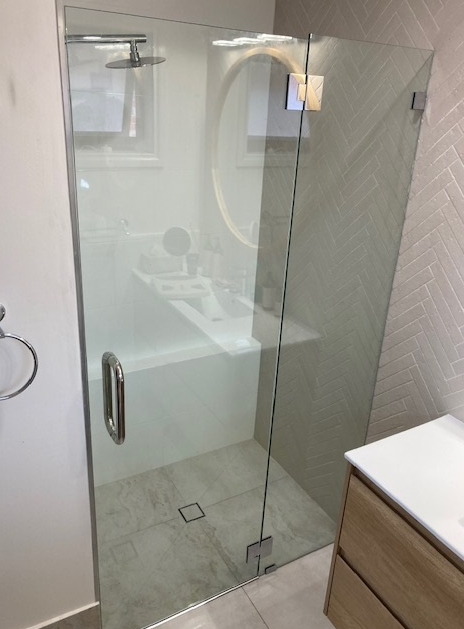 Frameless Shower Screen 1 — Patterson Glass Works in Kempsey, NSW