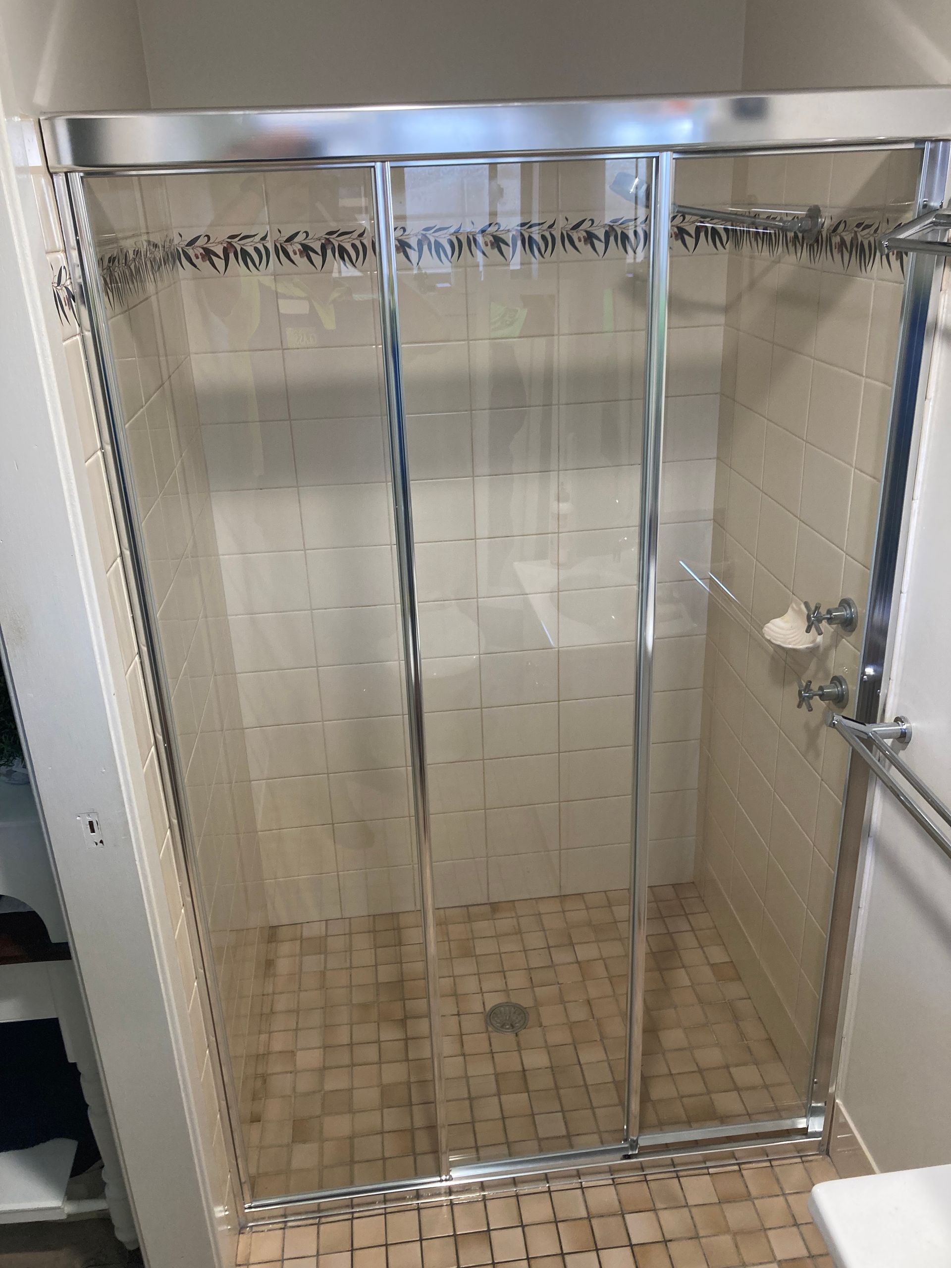 Fully Framed Sliding Showerscreen 1 — Patterson Glass Works in Kempsey, NSW