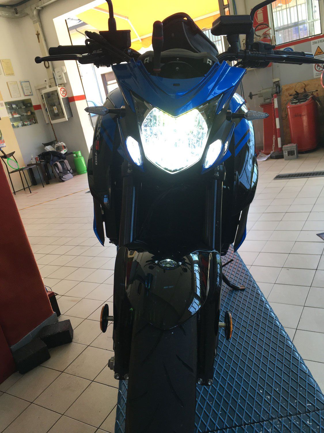 riparazione fari moto