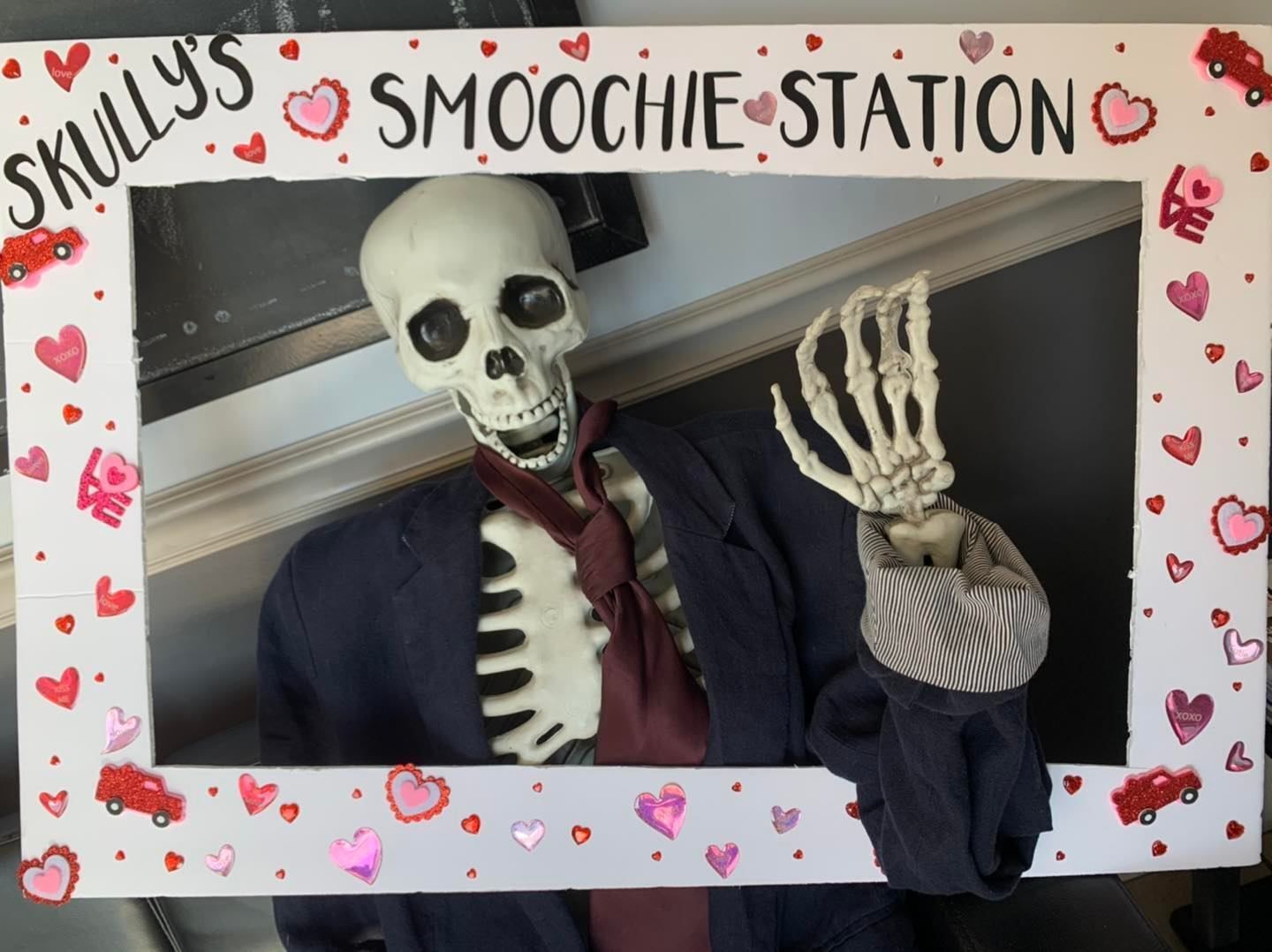 Customer Waiting Area With Welcome Sign And Chairs | Total Automotive