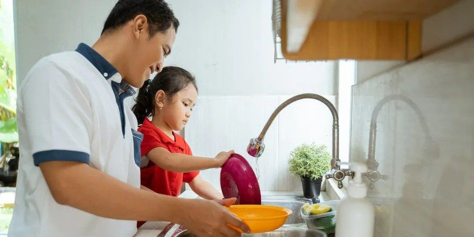 Father and Daughter Washing Dishes – Archdale, NC – Queen’s Septic Tank Service