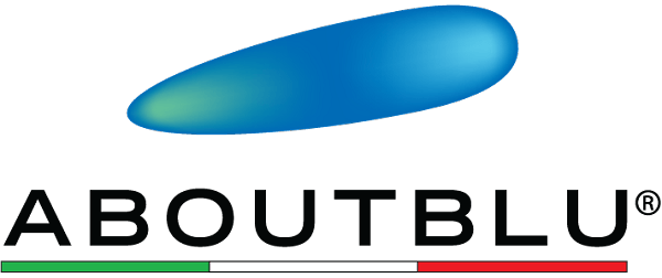 Le logo d'aboutblu est un ovale bleu avec une bande verte et rouge en dessous.