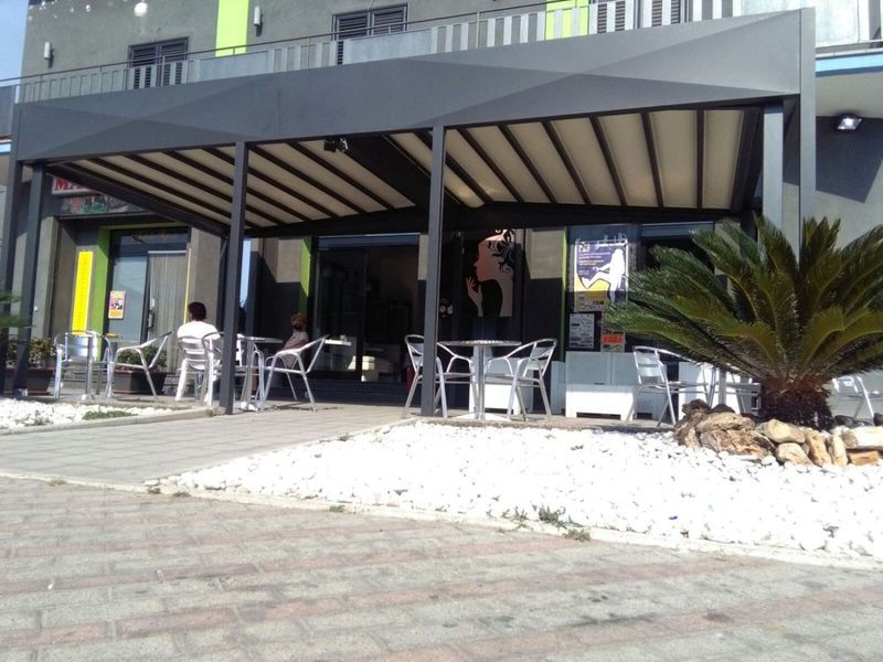 una porta finestra scorrevole