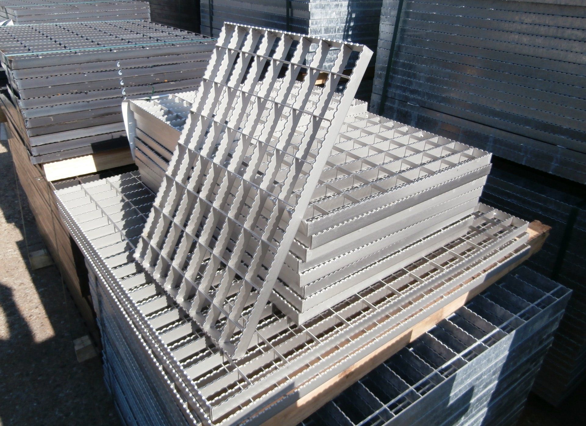 Grigliato pressato antisdrucciolo con zincatura a caldo