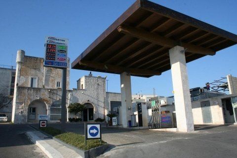 stazione di servizio per auto