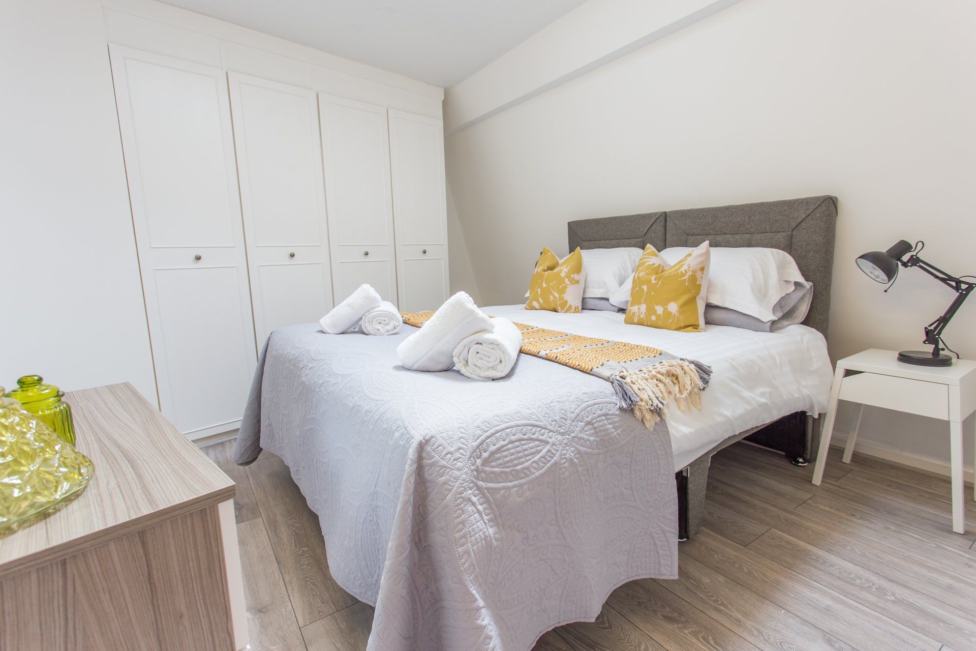 Icon| Serviced Accommodation | Oxford Apt | Contractors | Business | Leisure | Families