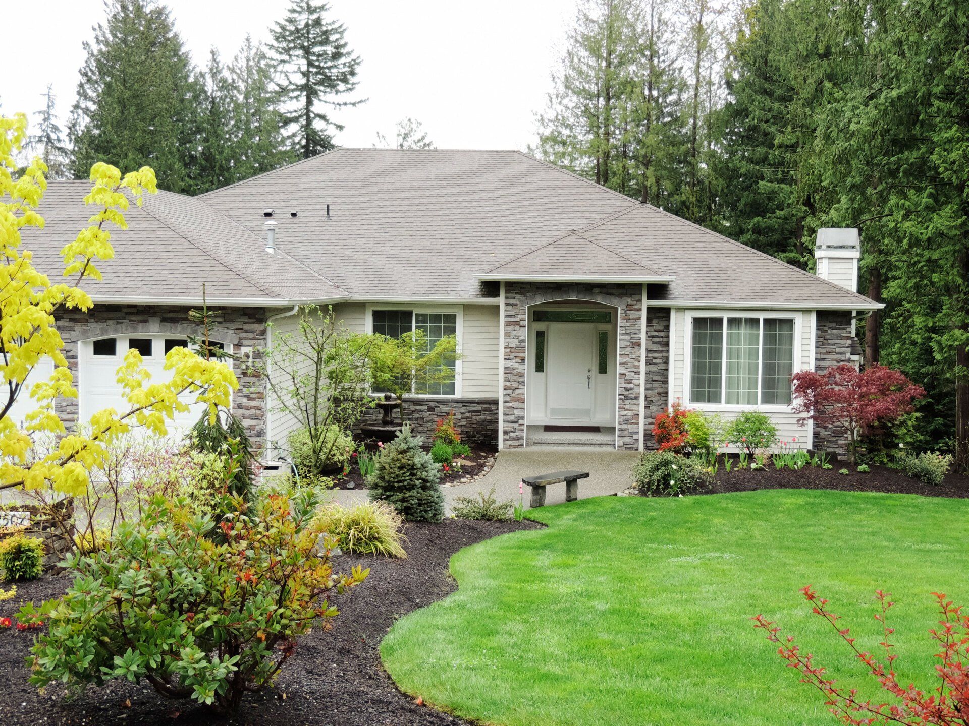 Home With Green Grass | Bemidji, MN | DL Seamless Gutters