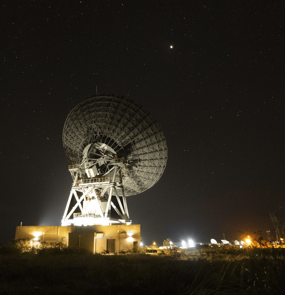 GHY-6 Antenna looking at planet Mars in night sky
