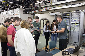 Students guided through signal acquisition demo
