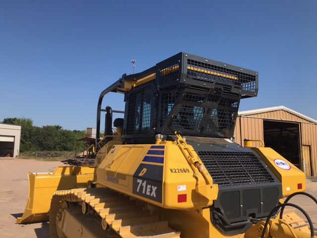 KOMATSU D71-24 SWEEPS AND SCREENS