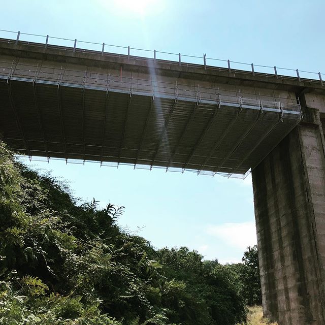 lavori di rifacimento in un viadotto
