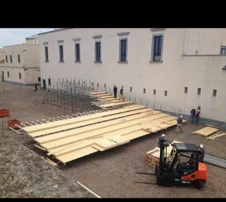 impalcatura per rifacimento prospetto palazzo