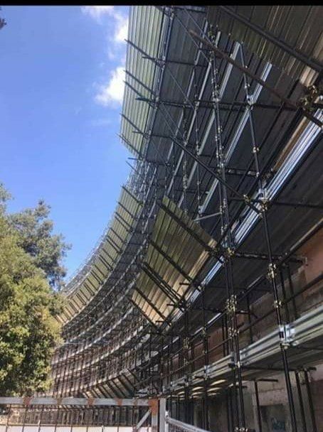 ponteggio sospeso per ristrutturazione facciata