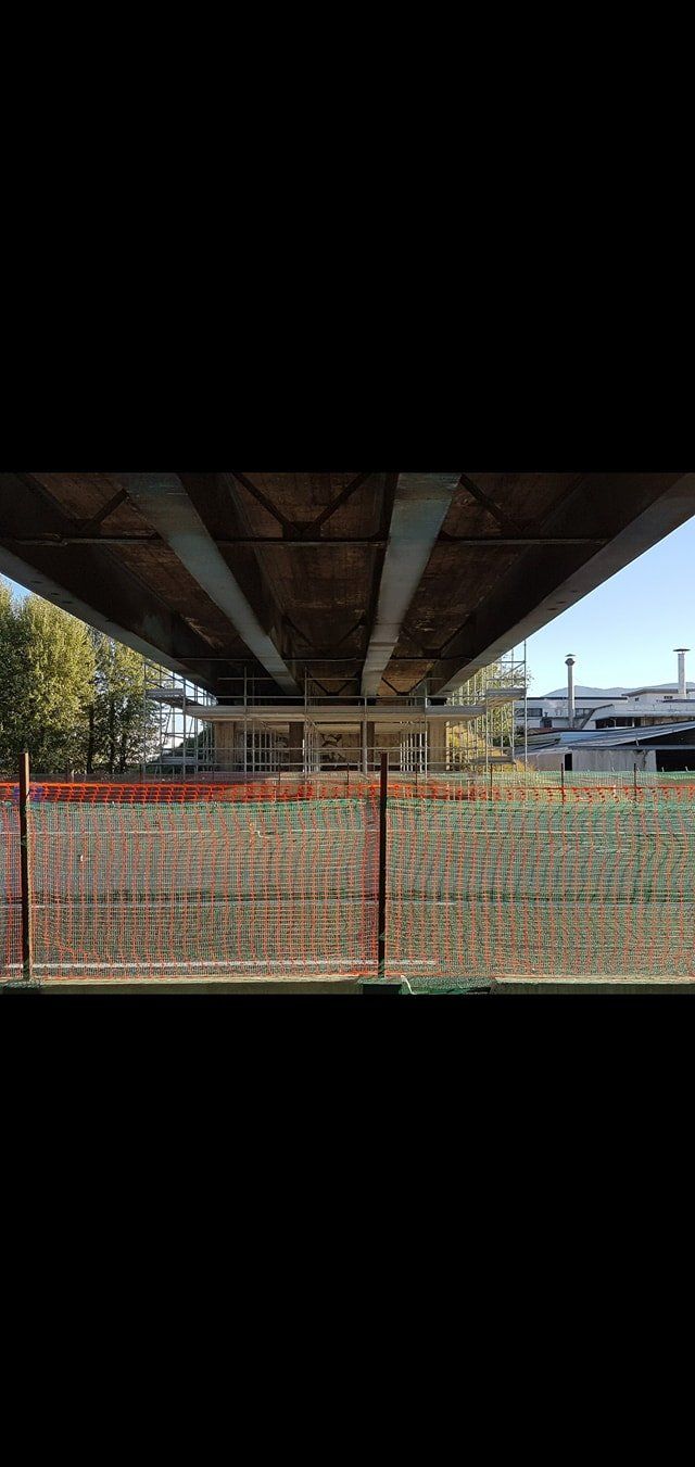 ponteggio sospeso installato dall'impresa