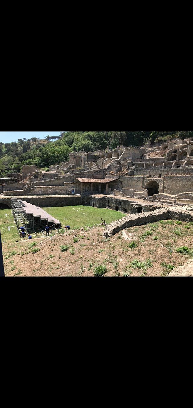 lavori di rifacimento con ponteggio