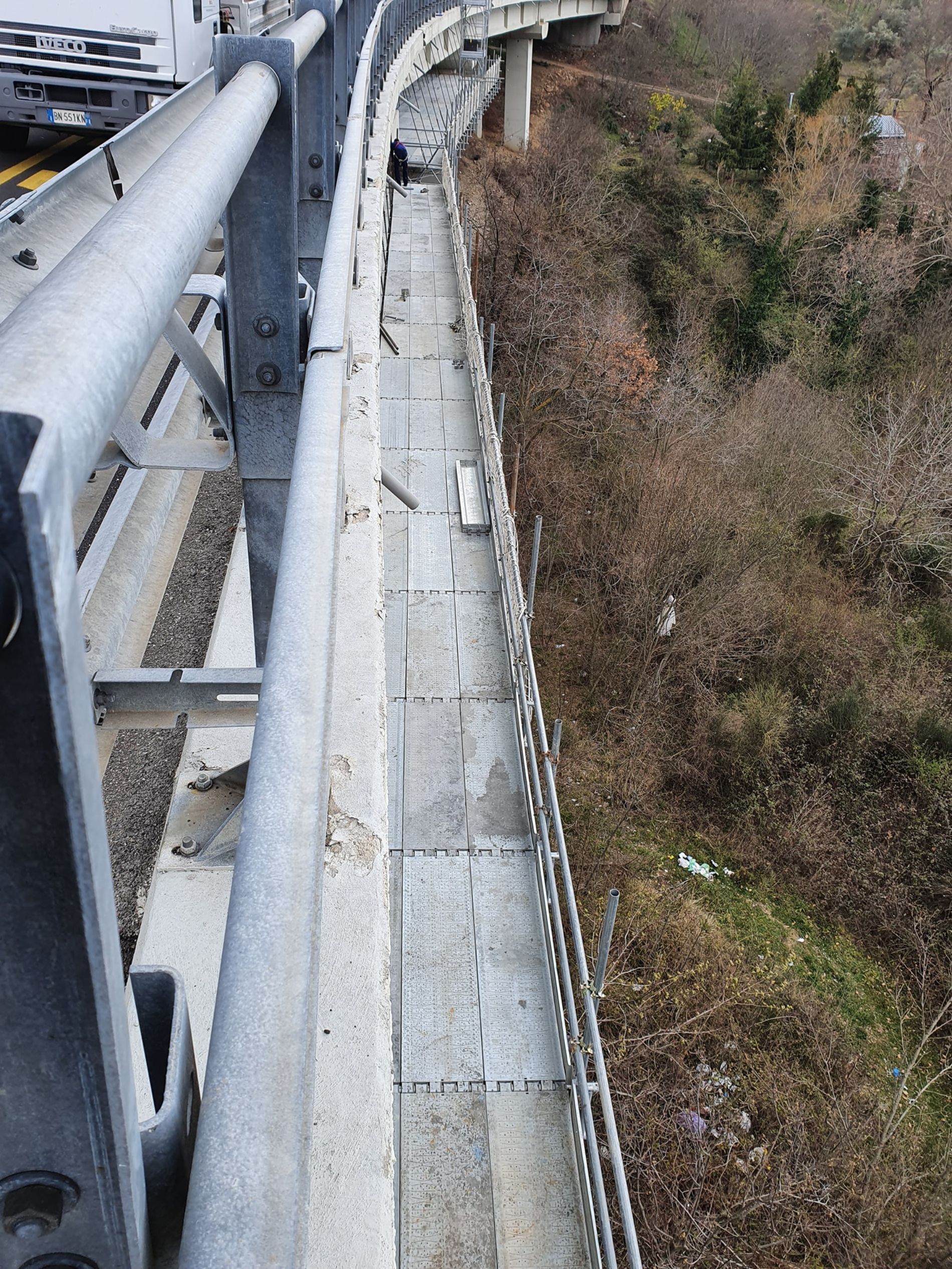 ponteggio per rifacimento viadotto