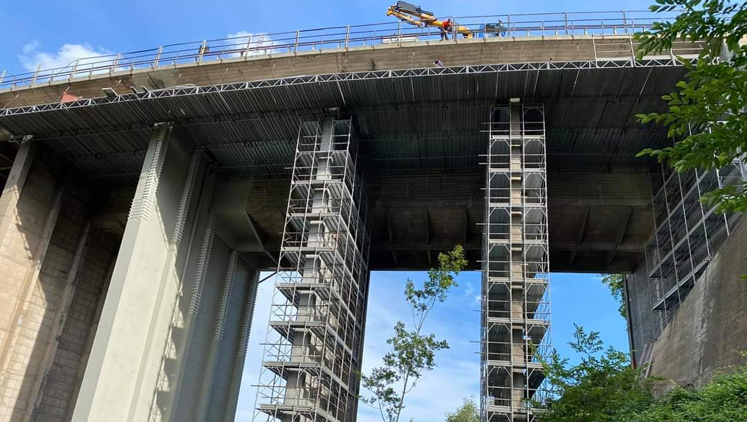 ponteggi per lavori di edilizia