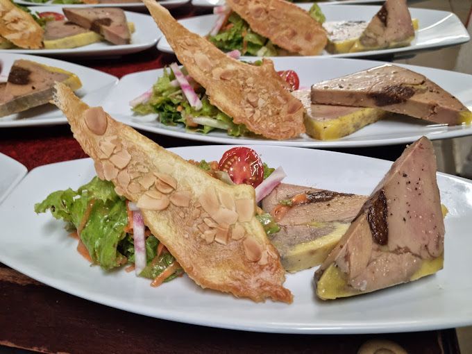 Relais du petit bourg à Ardon: Votre restaurant - caveau - traiteur