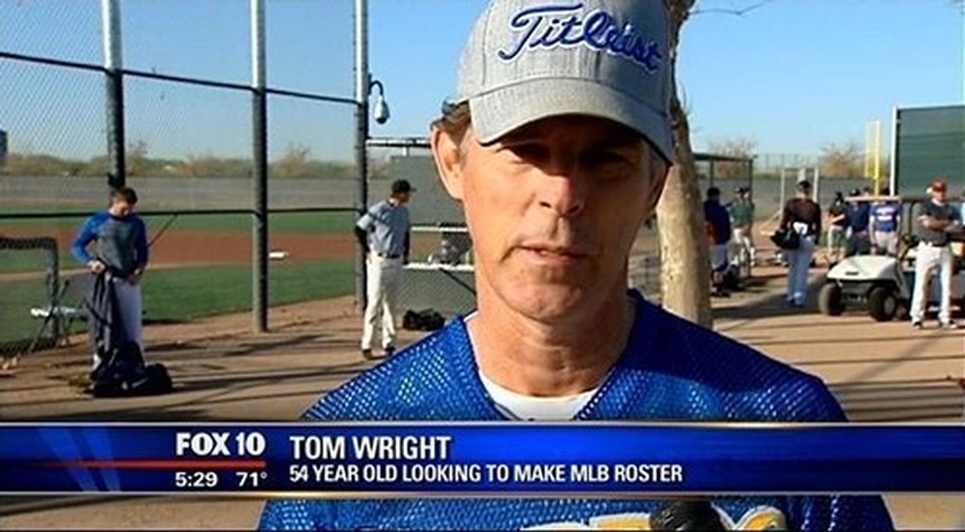 Tom Wright wearing a hat that says titleist on it