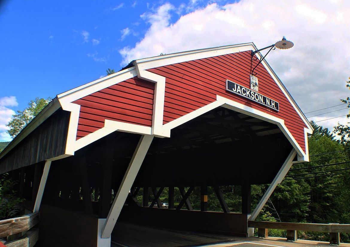 A red and white covered bridge with the word cumberland on it