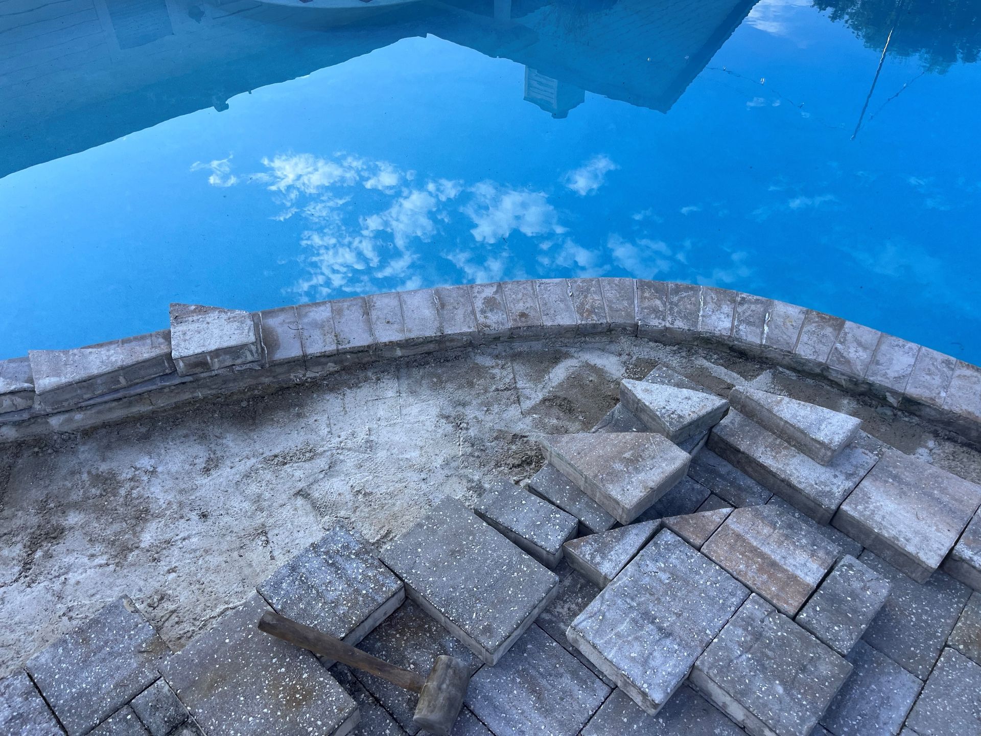 A bunch of bricks are laying on the ground