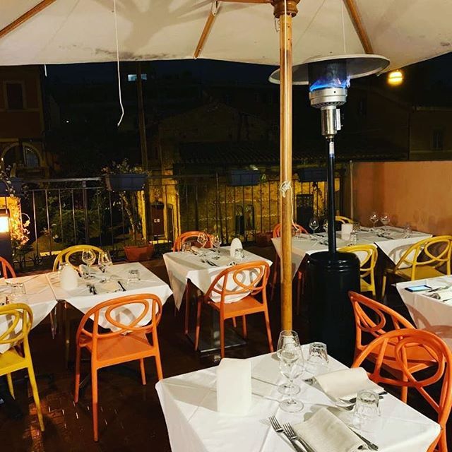 funghi per riscaldamento di una veranda di un ristorante