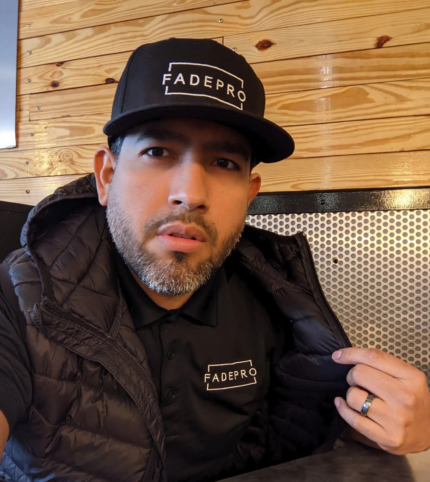 A man wearing a hat that says fadepro on it