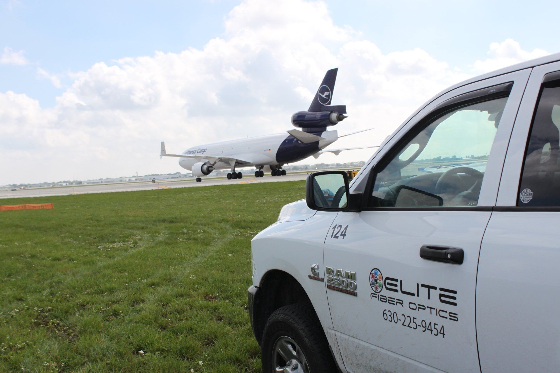 A white truck with the word elite on it