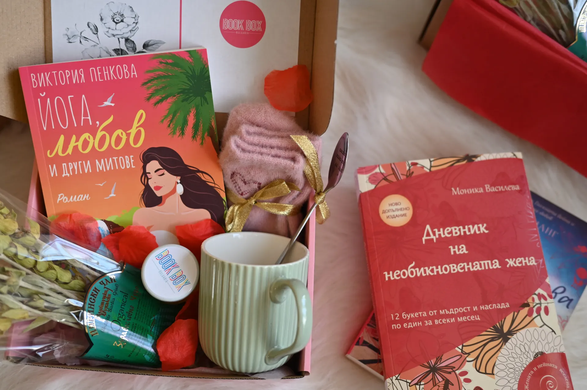 Книжна кутия с любовни романи книжни кутии Българиа