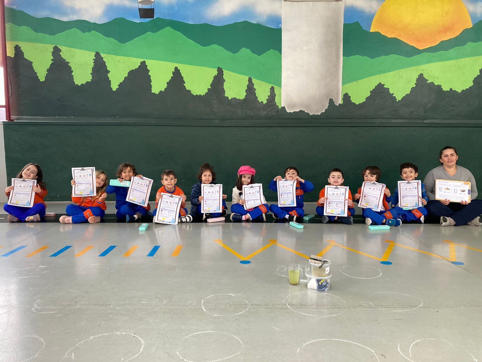 Crianças brincando com confiança