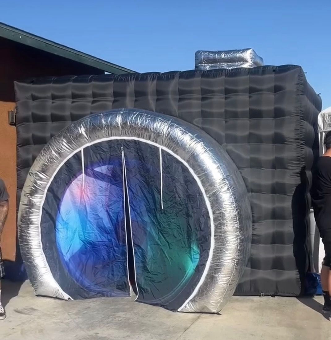 Blow Up Photo Booth