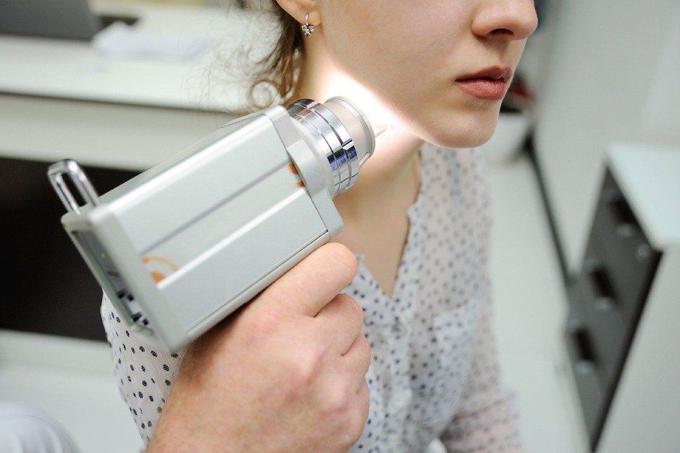 esecuzione di trattamenti laser per la rimozione di peli superflui