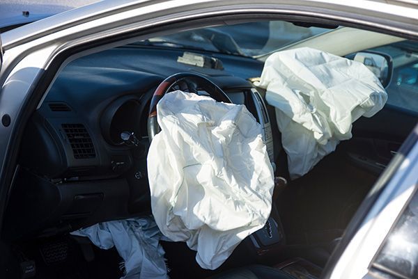 A car with a broken airbag on the steering wheel. | Autotrends - Irving Park