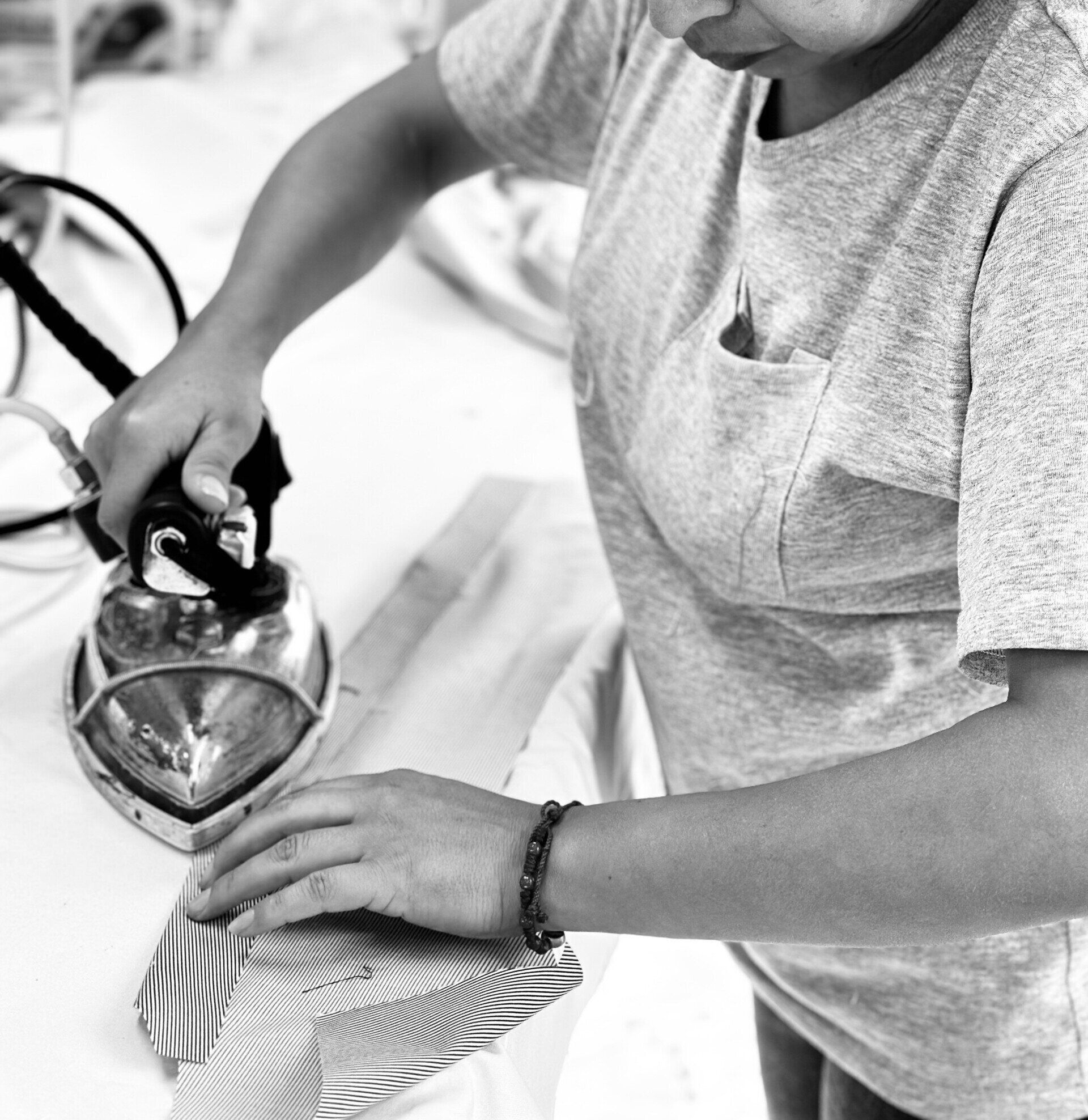 Albomoda & Fill En Blanc, diseño y confección de uniformes corporativos y trajes para damas y caballeros