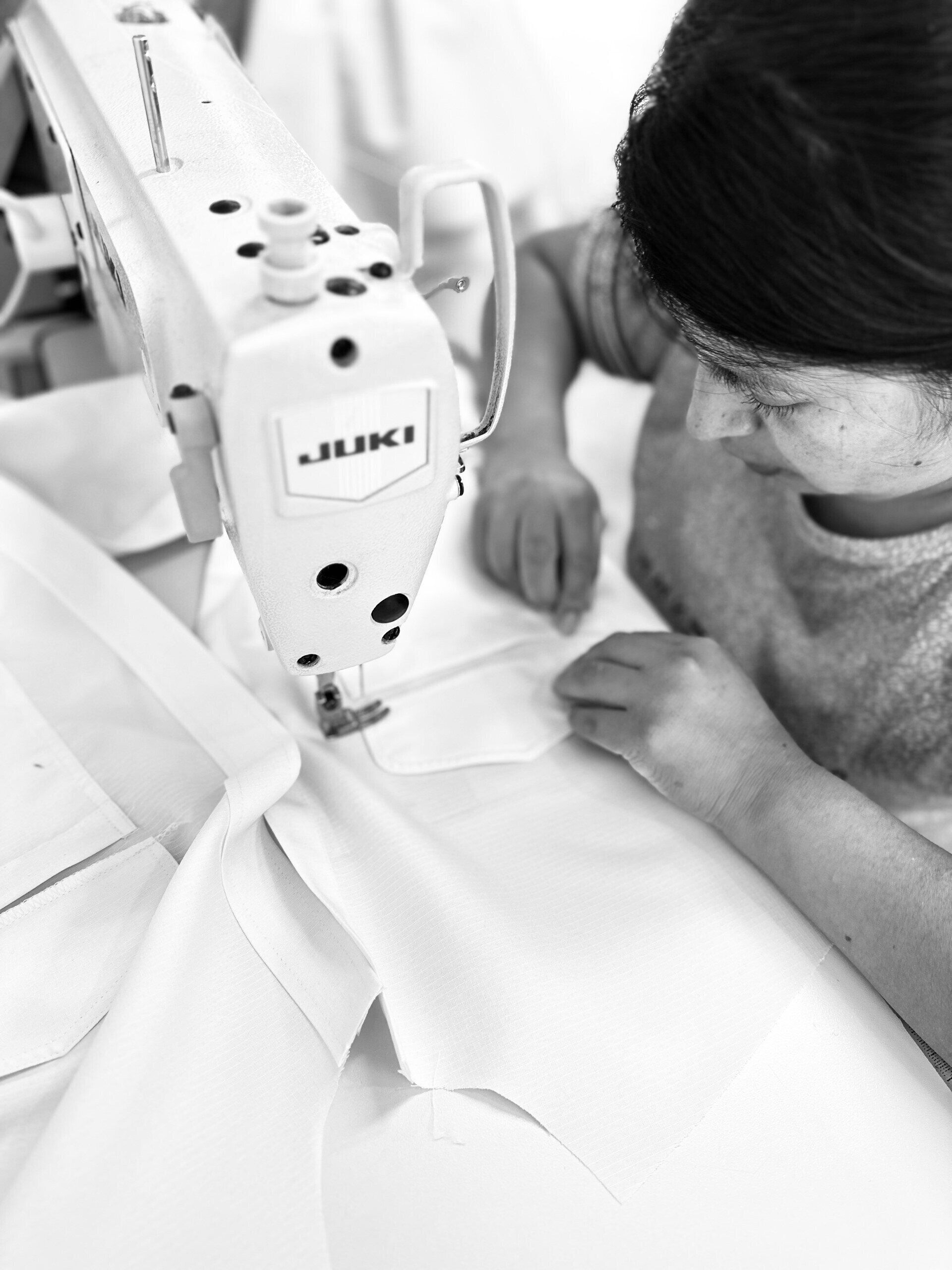 Albomoda & Fill En Blanc, diseño y confección de uniformes corporativos y trajes para damas y caballeros