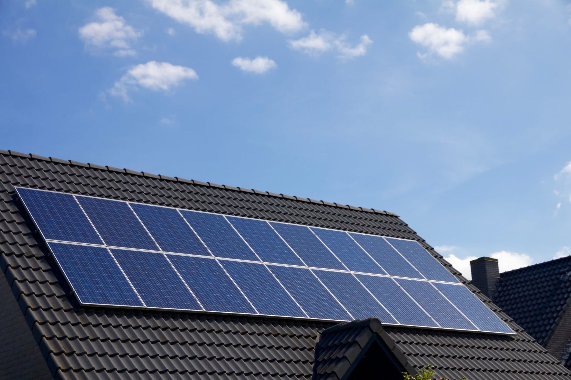 How to Determine the Right Number of Solar Panels for Your Home