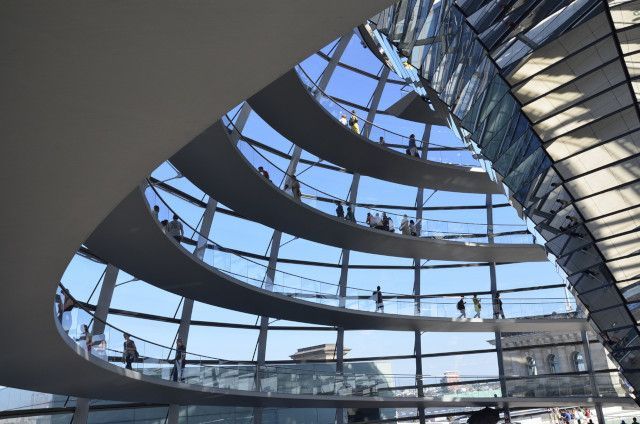 Scientific observation facility with architectural features
